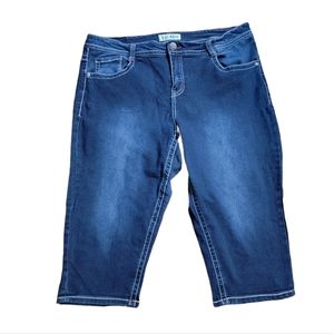 Paris Blue women's Capri jeans.   T31